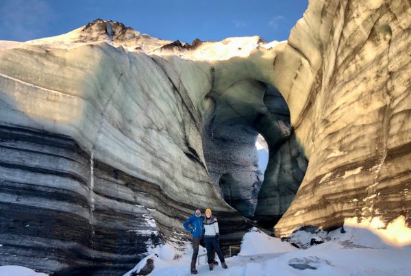 Découvrir une grotte de glace, activité en hiver en Islande