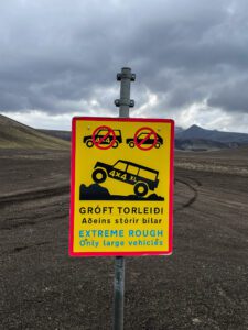Conduire sur les pistes et les Froads dans les hautes terres d'Islande