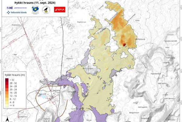 Carte montrant l'étendue et l'épaisseur du champ de lave formé lors de la dernière éruption. Les zones de couleur grise montrent les champs de coulées de lave dans la région depuis décembre 2023. Source : Veðurstofa Íslands.